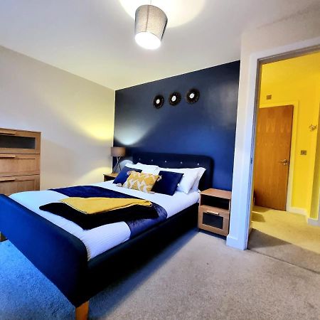Luxury 2-Bedroom Service Apartment With Balcony マンチェスター エクステリア 写真