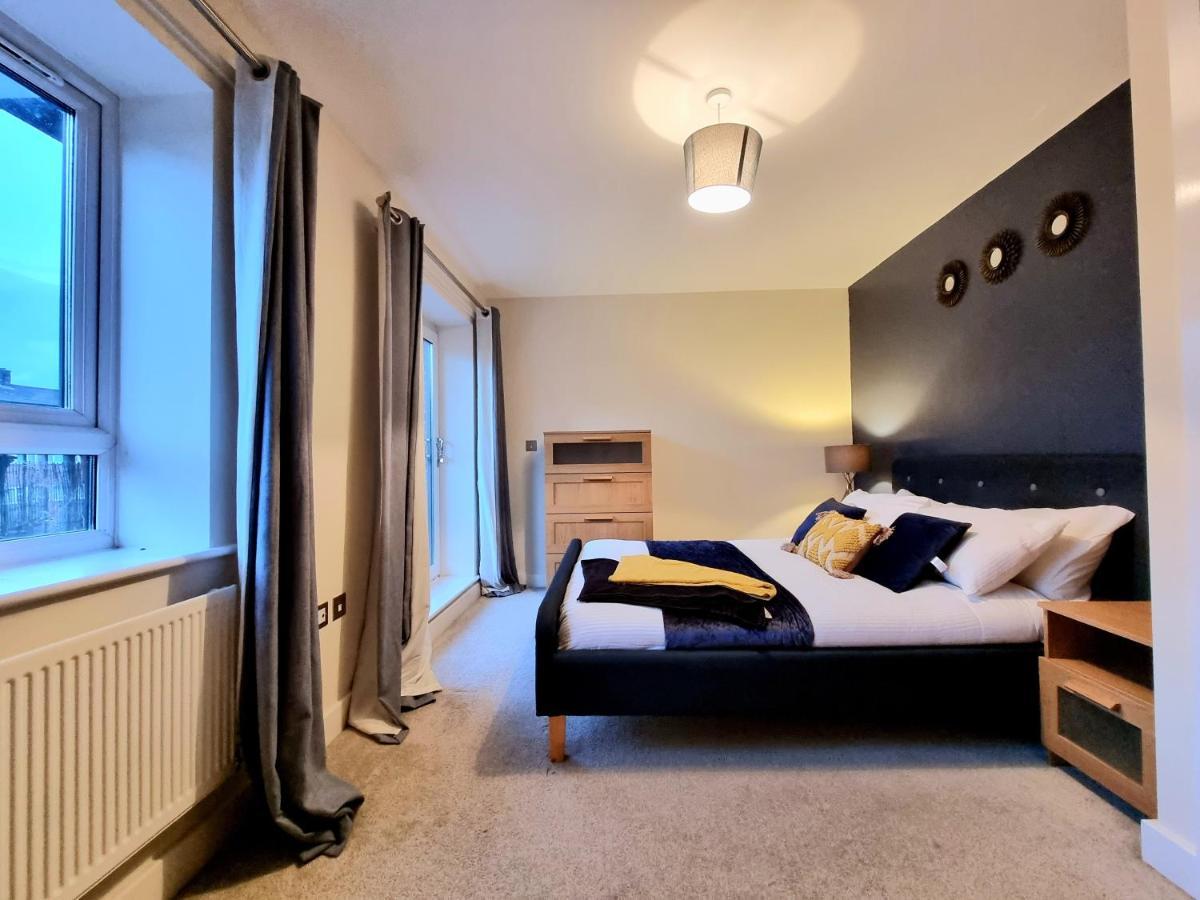 Luxury 2-Bedroom Service Apartment With Balcony マンチェスター エクステリア 写真