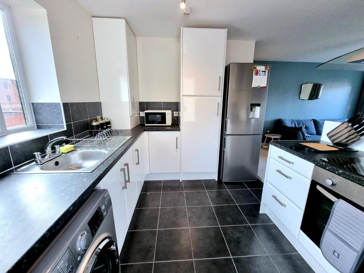 Luxury 2-Bedroom Service Apartment With Balcony マンチェスター エクステリア 写真