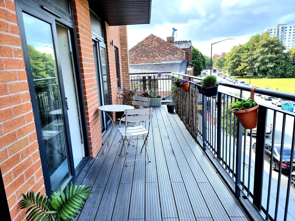 Luxury 2-Bedroom Service Apartment With Balcony マンチェスター エクステリア 写真